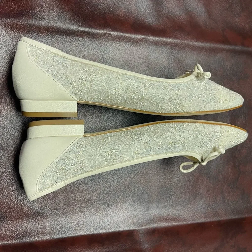 Antonio Melani new off white beige‎ lace embellished flats, size 6 1/2